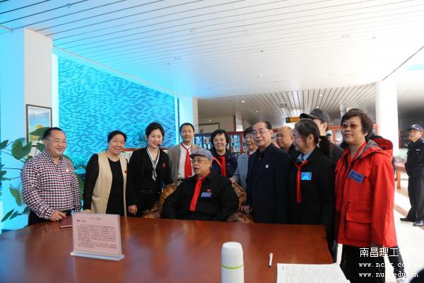 陈昊苏与太阳城娱乐集团师生合影.JPG