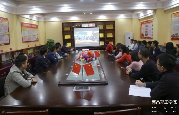 太阳城娱乐集团工程管理学院党员收看党的十九大开幕式.JPG