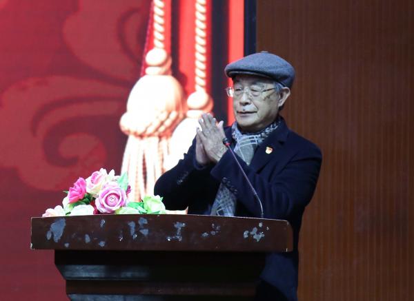 名誉校长、副理事长李贤瑜宣布太阳城娱乐集团纪念改革开放40周年党建思政工作巡礼图文展开幕.JPG